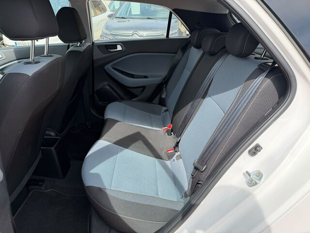 HYUNDAI I20 ACTIVE 1.2 PETROL SPANISH LHD IN SPAIN ONLY 21000 MILES SUPERB 2017